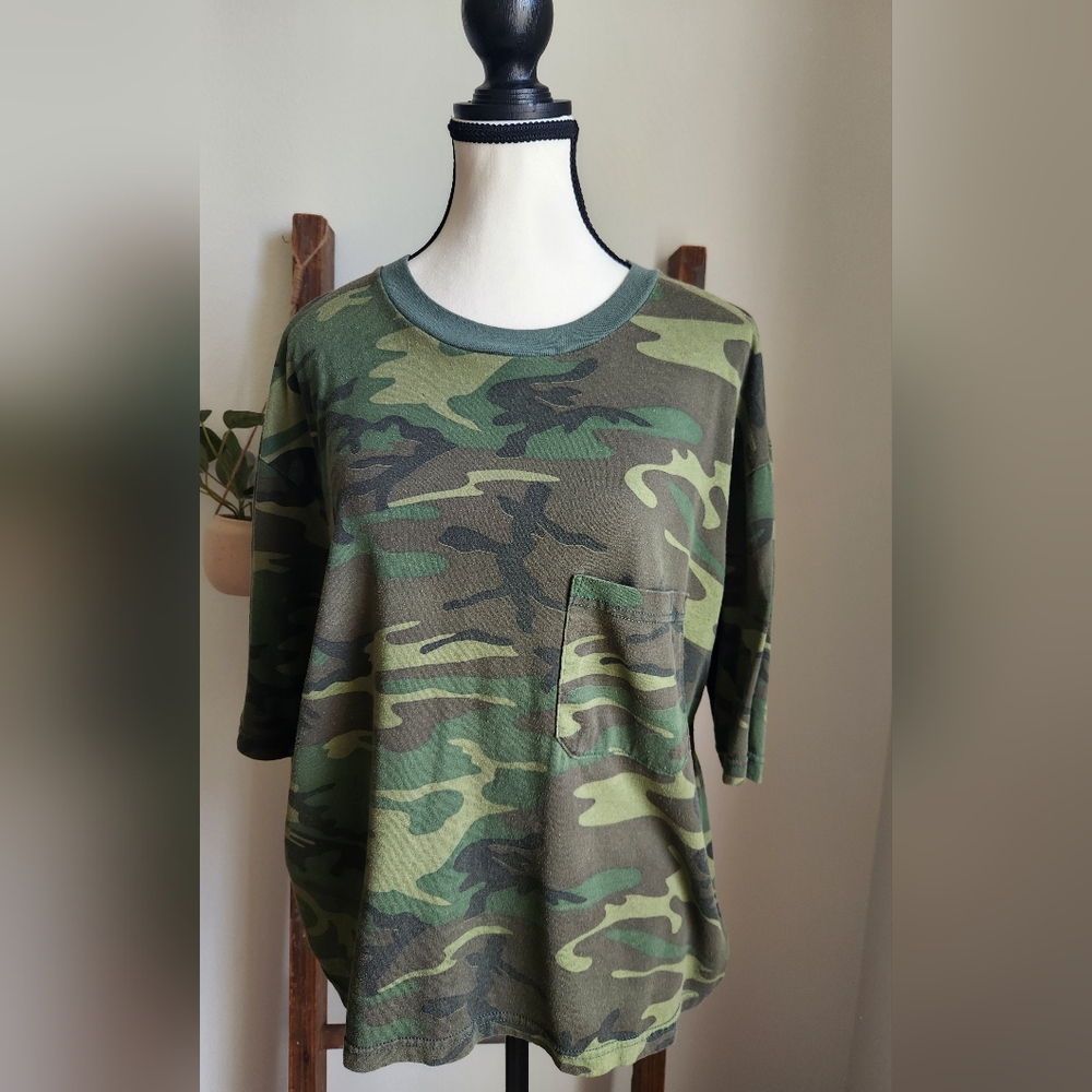 Women's Vintage Short Sleeve Camo Tee with Front Pocket - Green
